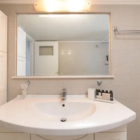 Modern Escape 2Br Apartment In Glyfada By Upstreet Athens Exterior photo