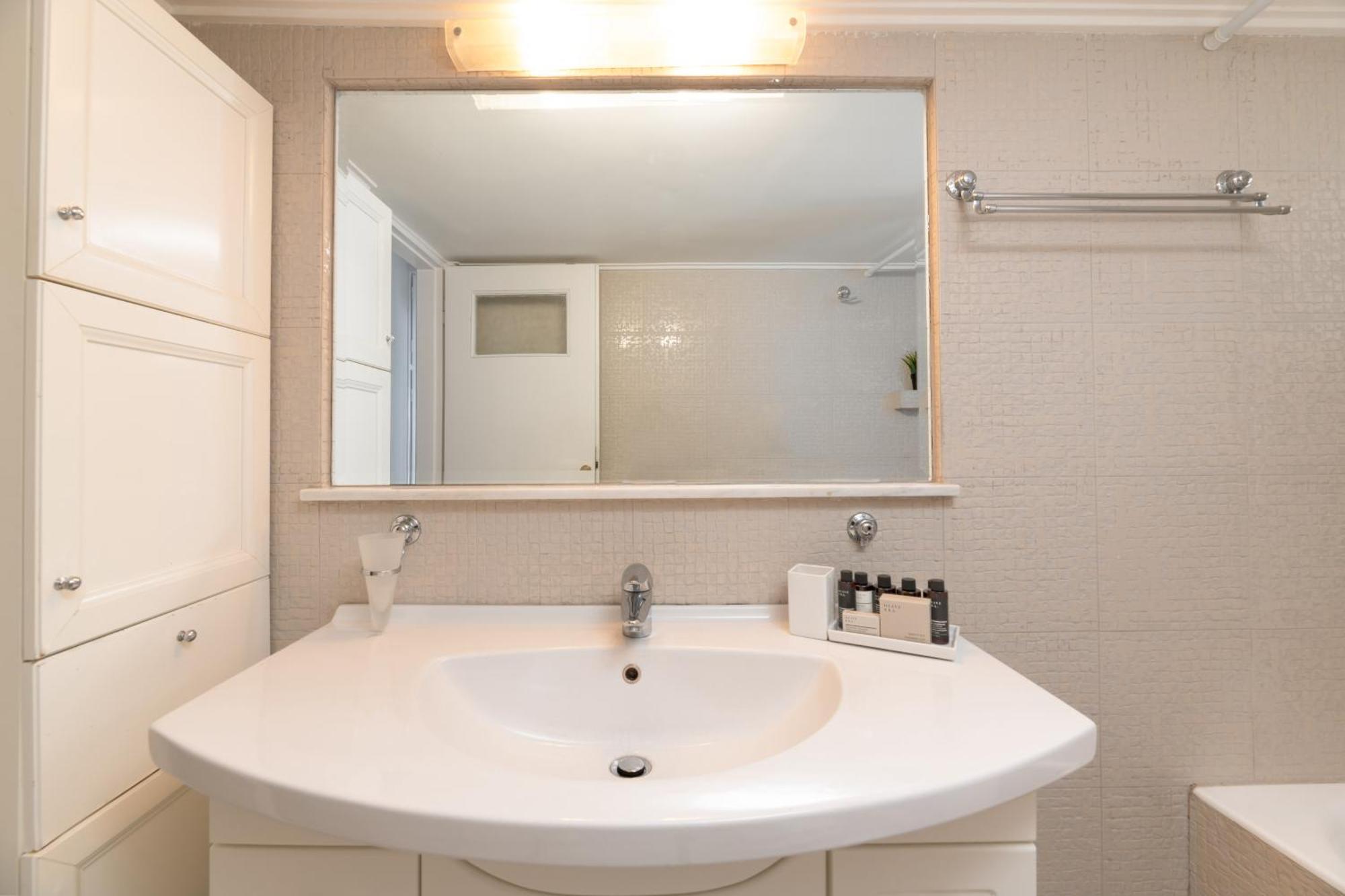 Modern Escape 2br In Glyfada By Upstreet Apartment